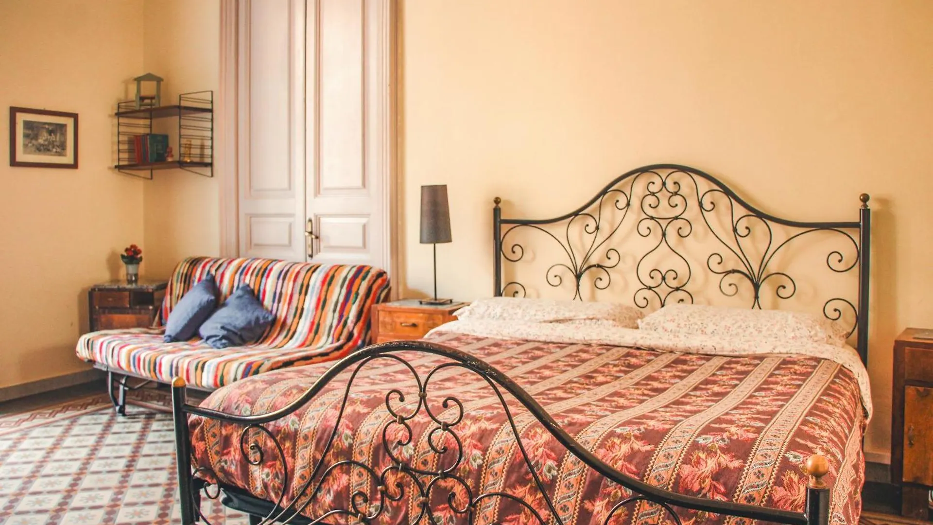 Casa Verdi - House Of Travelers Catania Italia