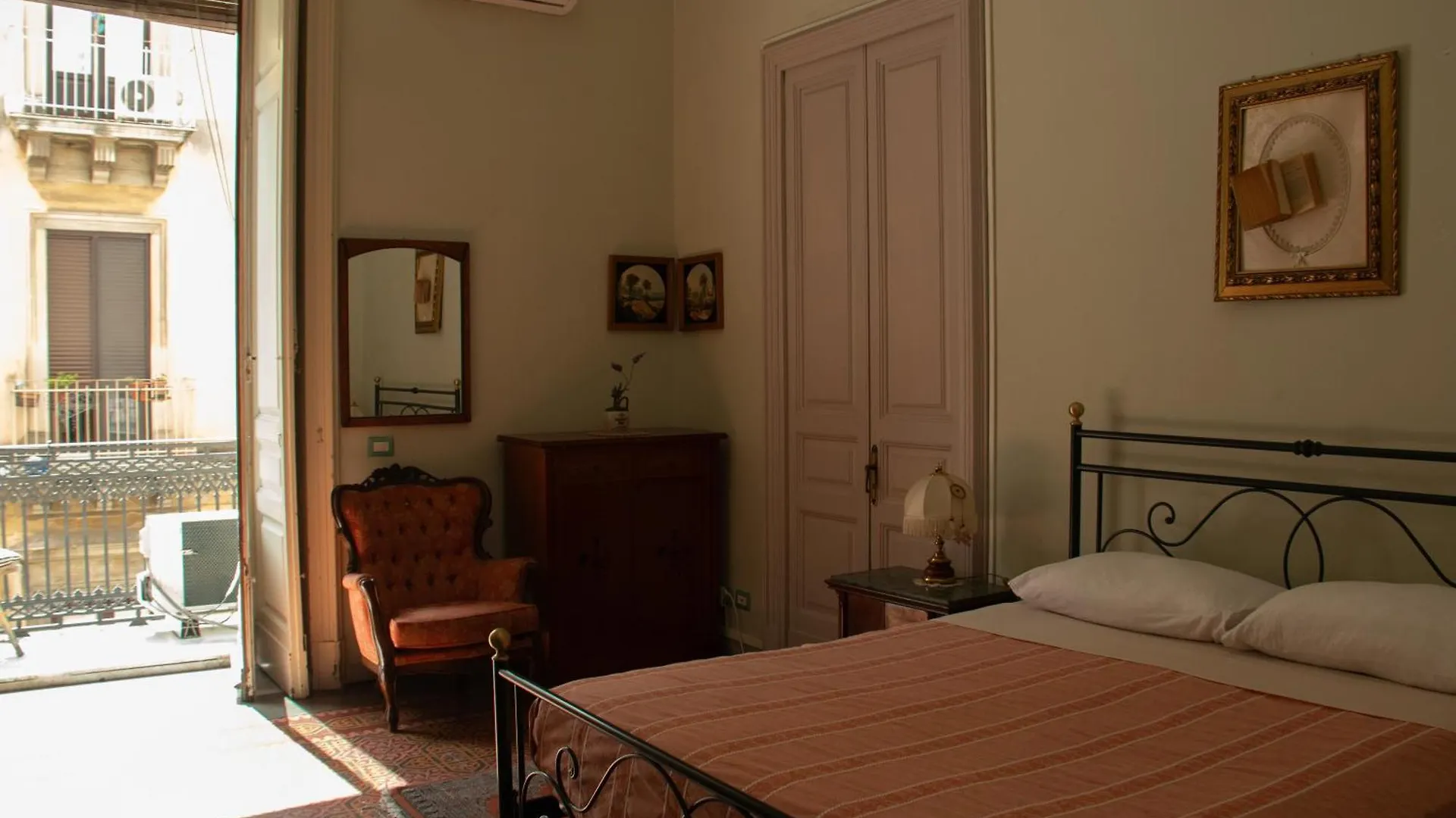 Casa Verdi - House Of Travelers Catania-Fontanarossai nemzetközi repülőtér Vendégház