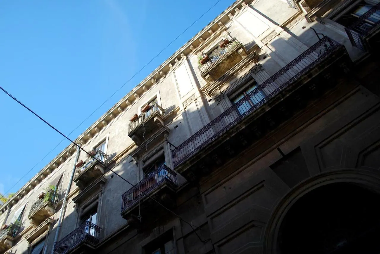 Casa Verdi - House Of Travelers Catania Italy